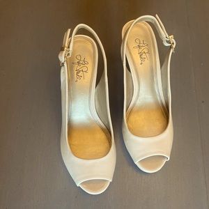 Life Stride nude open toe sling back pumps